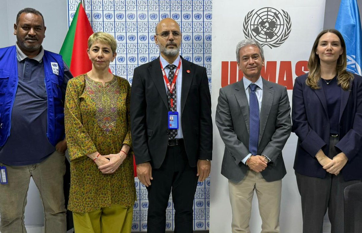 UNDP_Sudan's tweet photo. You cannot rebuild where explosive remnants of war still endanger lives.

Today, @UNDP and @UNMAS reinforced their partnership to continue removing explosive threats, creating the conditions for safe return, restored services and renewed local economies. https://t.co/ZsFhaKhmLP