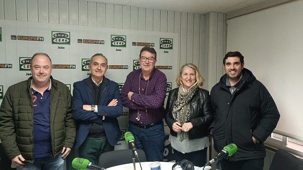 🚨🚨¡Ya estamos en #streaming con <a href="/Radioestadio/">Radioestadio</a> de Jaén! analizamos la jornada con <a href="/CarmenCoboRuiz1/">Carmen</a> <a href="/garru_82/">Nono</a> Ramón Calderón <a href="/JoseMagama1969/">Txema Magamix</a> . Además @latrincheraazulilla e <a href="/Ivan_ochando22/">Capo Pantuflas</a> . Síguenos pinchando este enlace ⬇️⬇️
acortar.link/d7p97b