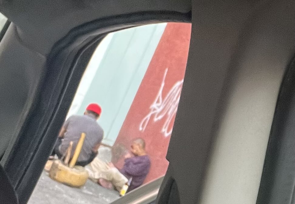 EAM04521155's tweet photo. @AlcaldiaAO Por favor necesitas que manden vigilancia en Lomas de la era Cda Pinos enfrente del adulto mayor se ponen a tomar y drogarse es una zona escolar https://t.co/wdwueg3D3w