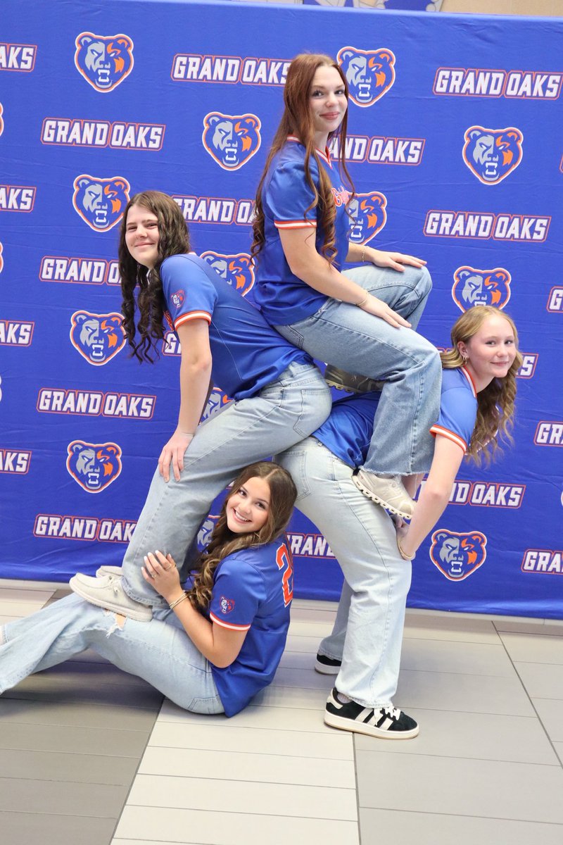 caydenbailey28's tweet photo. Grizzly media day π» π§‘ π #gogrizz #gohs #softball #mediaday https://t.co/F3NKiHCAbB