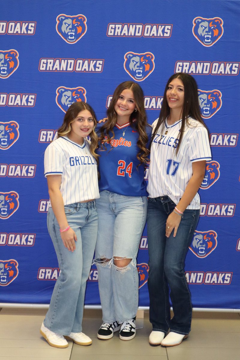 caydenbailey28's tweet photo. Grizzly media day π» π§‘ π #gogrizz #gohs #softball #mediaday https://t.co/F3NKiHCAbB