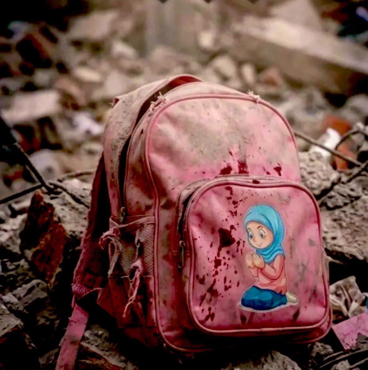 Bir çanta kadar masumdu hayalleri… Dünya ağır geldi. #IranIsraelWar