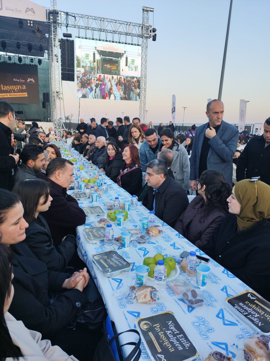 emin_ekmen's tweet photo. Dün akşam Mersin Büyükşehir Belediyesi’nin düzenlediği Ramazan Şenlikleri kapsamında gerçekleştirilen iftar sofrasında bizleri bir araya getiren Sayın Başkan Vahap Seçer’e (@vahapsecer) ve emeği geçen herkese gönülden teşekkür ederiz.

İl Başkanımız Necmi Ağaoğlu (@NecmiAgaoglu), Kadın Çalışmaları Başkanımız Zeynep Sudan (@zeynepsudan2023 ) ve Başkan Yardımcımız Afet Kuşman (@afetkusman) ile birlikte Mersinli hemşehrilerimizle aynı sofrada buluşup Ramazan’ın bereketini ve manevi coşkusunu paylaşmak çok kıymetliydi.