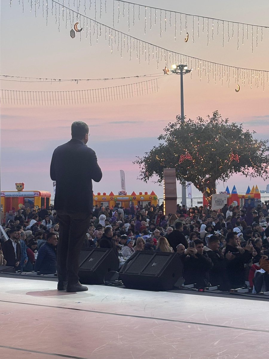 emin_ekmen's tweet photo. Dün akşam Mersin Büyükşehir Belediyesi’nin düzenlediği Ramazan Şenlikleri kapsamında gerçekleştirilen iftar sofrasında bizleri bir araya getiren Sayın Başkan Vahap Seçer’e (@vahapsecer) ve emeği geçen herkese gönülden teşekkür ederiz.

İl Başkanımız Necmi Ağaoğlu (@NecmiAgaoglu), Kadın Çalışmaları Başkanımız Zeynep Sudan (@zeynepsudan2023 ) ve Başkan Yardımcımız Afet Kuşman (@afetkusman) ile birlikte Mersinli hemşehrilerimizle aynı sofrada buluşup Ramazan’ın bereketini ve manevi coşkusunu paylaşmak çok kıymetliydi.