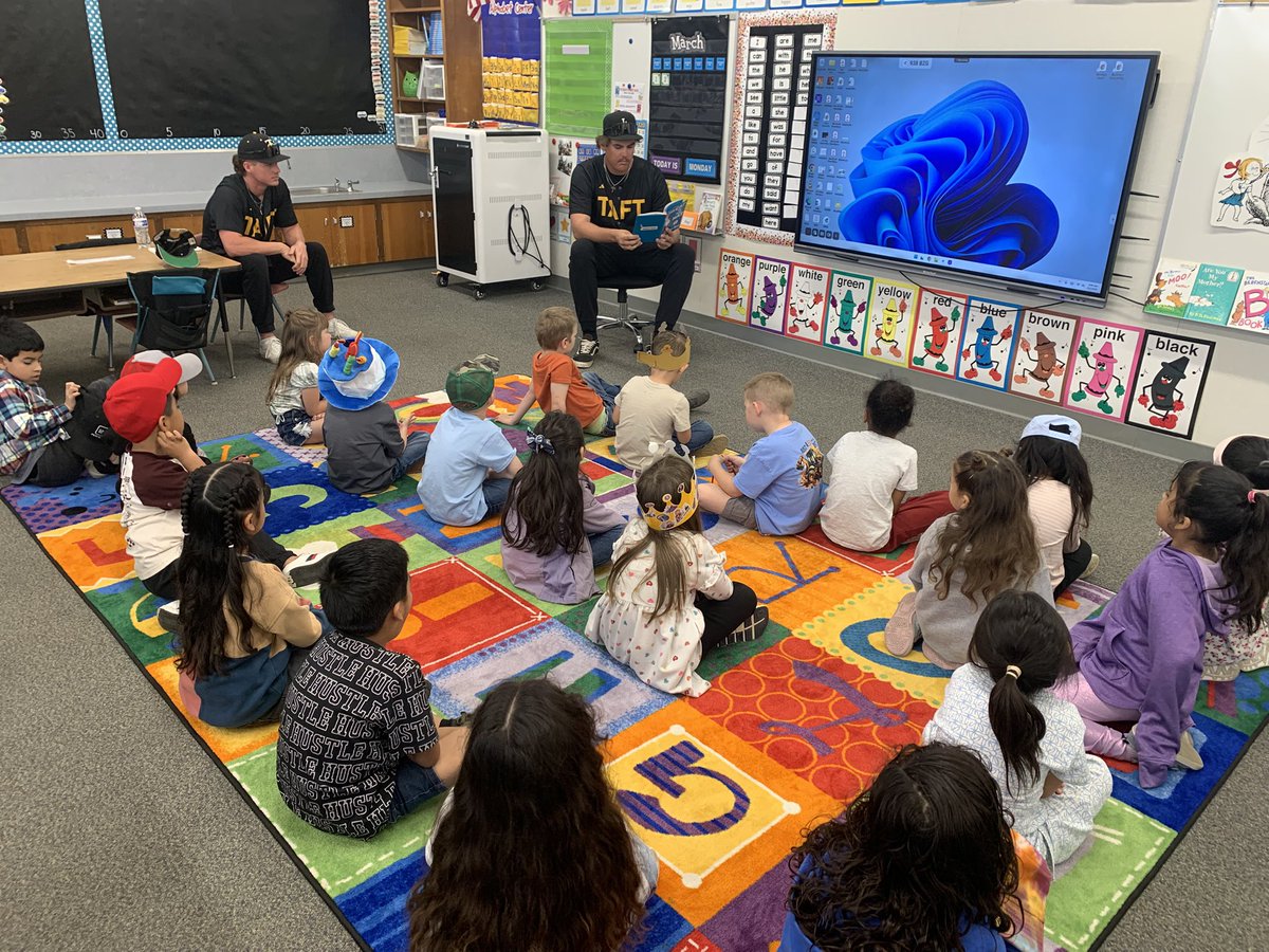 taftcollegeball's tweet photo. A morning of “Reading Across America” at Parkview Elementary School in Taft. Next stop Jefferson Elementary School in Ford City at 11am. #ReadAcrossAmericaDay https://t.co/XfuNFk0Iz0