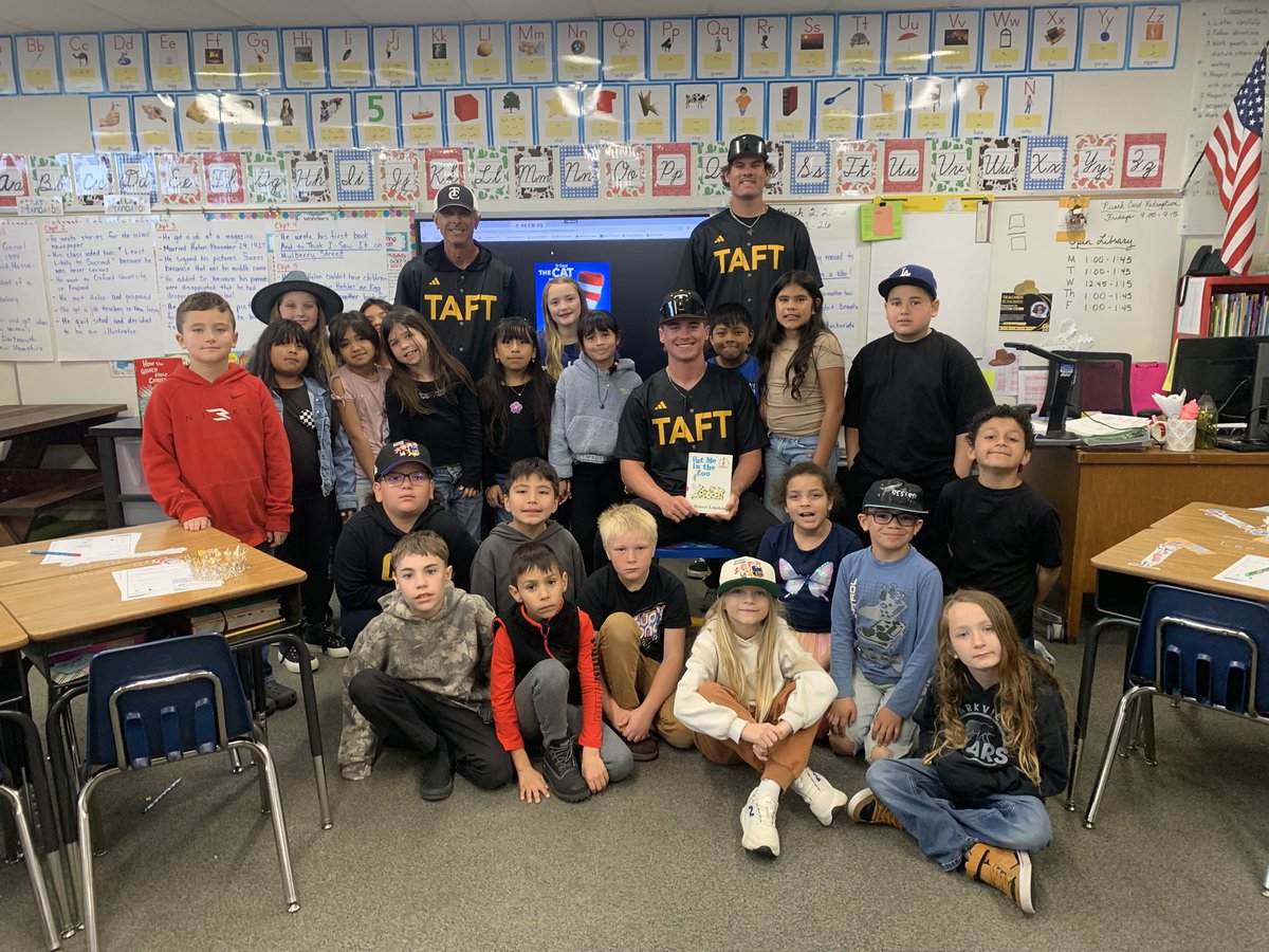 taftcollegeball's tweet photo. A morning of “Reading Across America” at Parkview Elementary School in Taft. Next stop Jefferson Elementary School in Ford City at 11am. #ReadAcrossAmericaDay https://t.co/XfuNFk0Iz0
