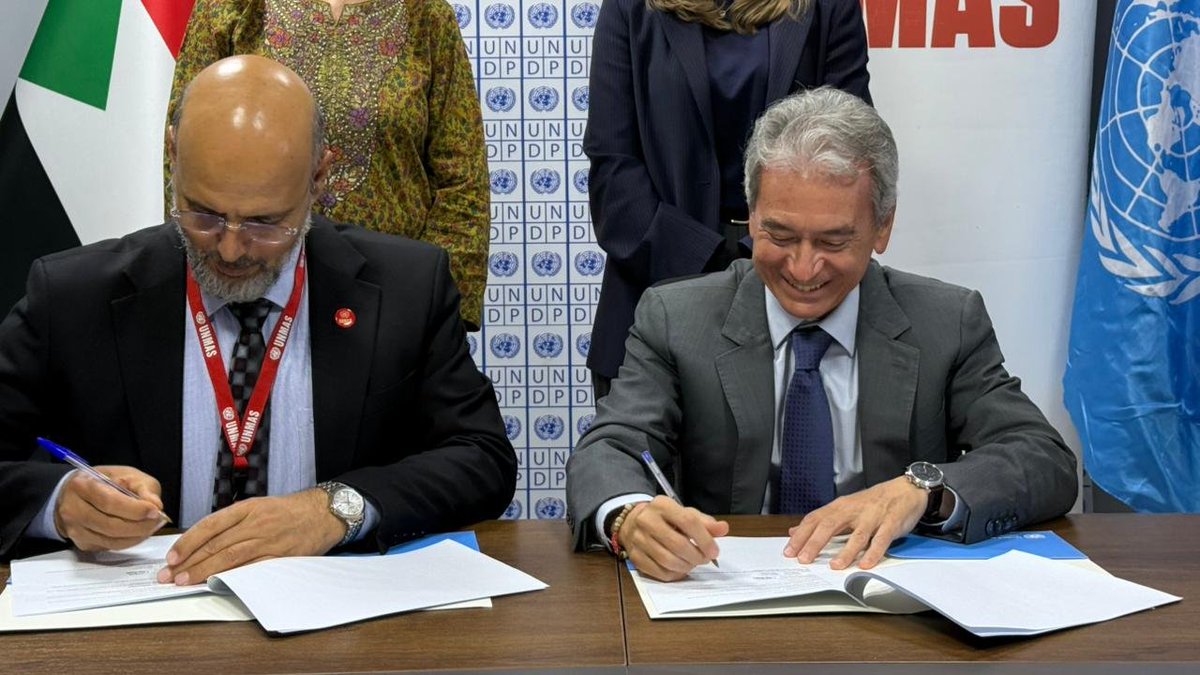 UNDP_Sudan's tweet photo. You cannot rebuild where explosive remnants of war still endanger lives.

Today, @UNDP and @UNMAS reinforced their partnership to continue removing explosive threats, creating the conditions for safe return, restored services and renewed local economies. https://t.co/ZsFhaKhmLP
