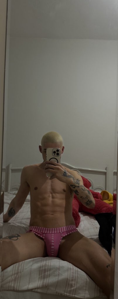 Selam Kıbrıs 👋 ben geldim. 
#girnegay #kıbrısgay #kktcgay