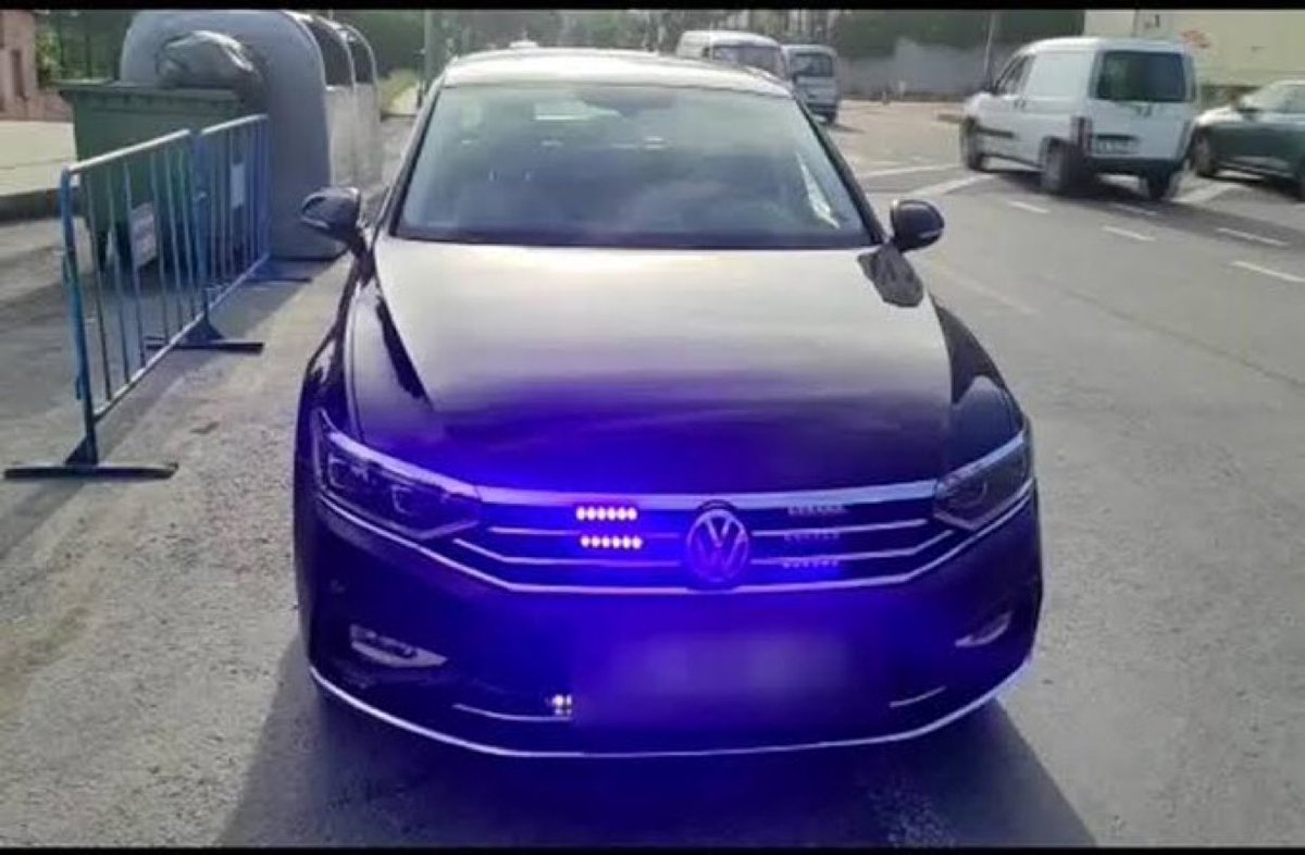 Bir kamu kurumunda bölge müdürü makam şoförlüğü yapan şoför bir günlük programını yazdı:

7.45 Bölge müdürünün kızı evinden alınıp çalıştığı şirkete bırakıldı

8.50 Bölge müdürü lojmandan alınıp kuruma getirildi

10.30 Bölge müdürünün oğlu lojmandan alınıp havuza bırakıldı

12.00