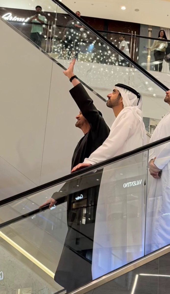 28/2/2026
بوراشد يرزف في مضمار الميدان

2/3/2026
بوزايد يحضر كأس منصور بن زايد لكرة القدم

2/3/2026
بوخالد يتقهوى بين الناس في دبي مول

الرقم 971 🇦🇪
يعطي دروس مجانية في فن إدارة الأزمات