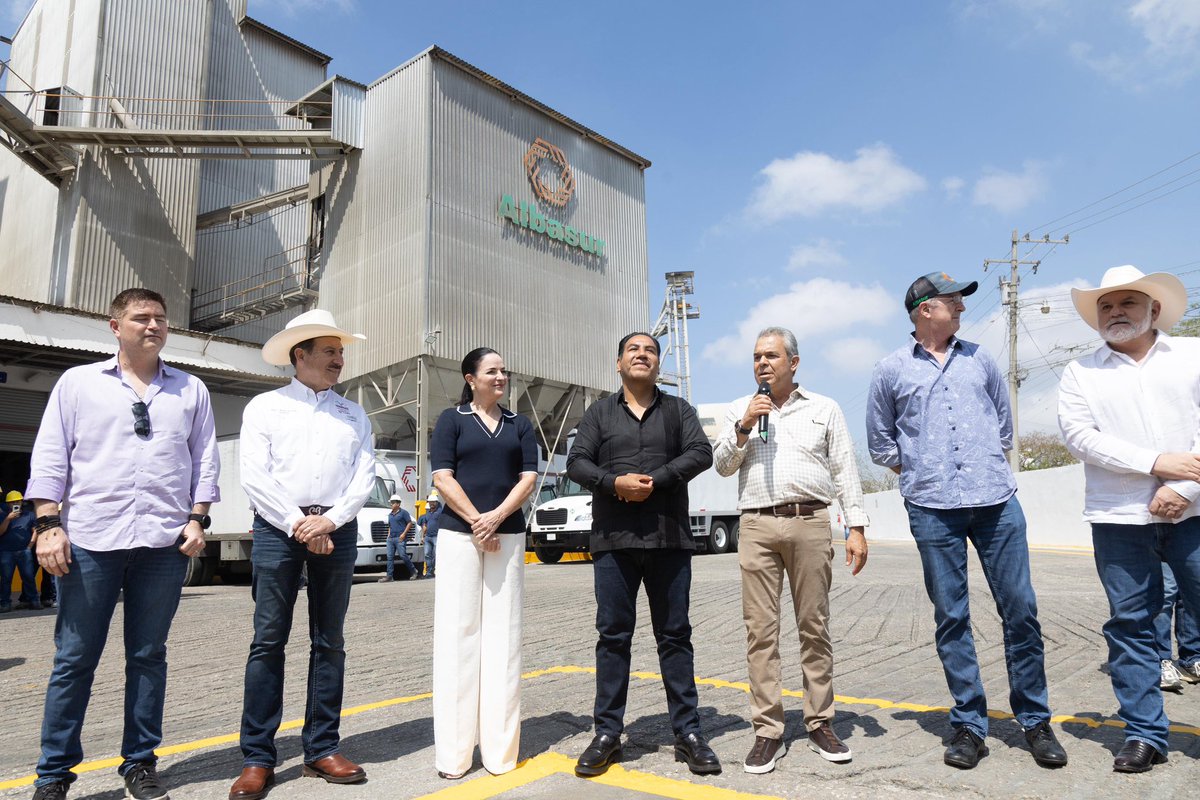 ramirezlalo_'s tweet photo. Asistí a la inauguración de la nueva línea de producción de ALBASUR, una empresa dedicada al comercio de alimentos balanceados para animales de granja. Me da mucho gusto que las empresas expandan su producción porque esto es símbolo de progreso. 

La creación de nuevos empleos coadyuva al crecimiento económico y al bienestar de las familias chiapanecas. 

Como gobierno, trabajamos todos los días para vengan las inversiones a Chiapas, y este tipo de proyectos nos emociona mucho porque genera empleos y derrama económica que beneficia a la región y muestra que hay confianza y seguridad.

¡Por un Chiapas seguro para invertir!