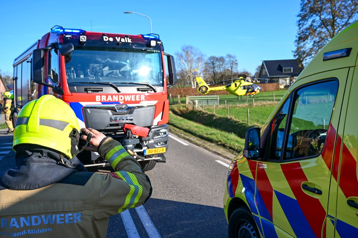 Twee gewonden bij zware aanrijding Valkseweg Barneveld