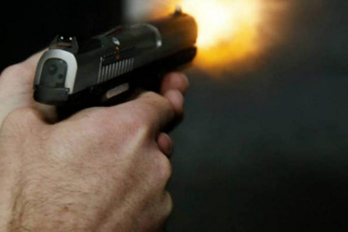 Homem é baleado no pescoço, reage, desarma agressor e atira contra ele em Araçatuba. 

Leia mais em  rp10.com.br/2026/03/homem-…