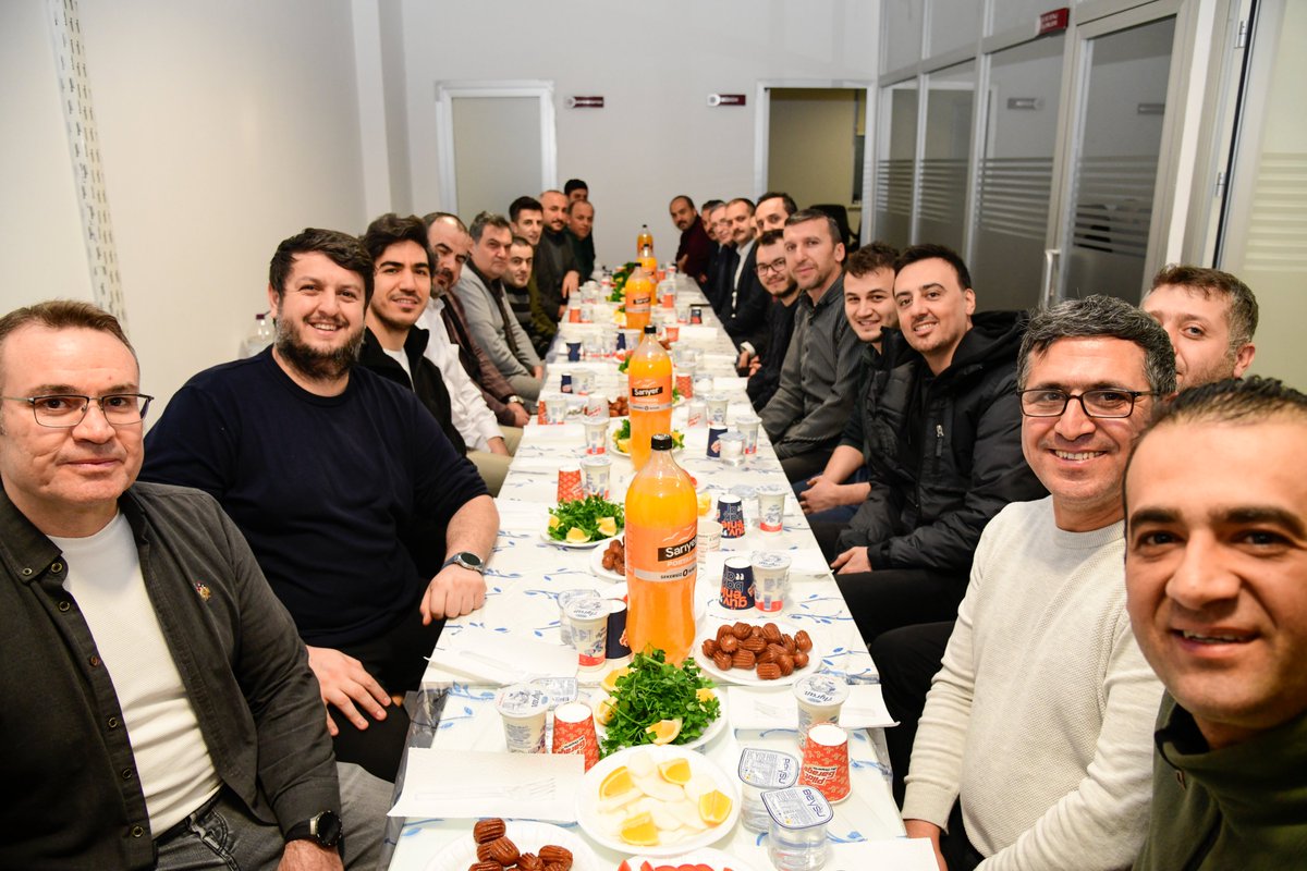KariyerKtun's tweet photo. 🌙 Birlikte Aynı Sofrada
Kariyer Merkezi olarak farklı birimlerimizden kıymetli mesai arkadaşlarımızla iftar programında buluştuk.
Paylaşmanın ve dayanışmanın ruhunu yeniden yaşadığımız bu güzel akşamda bizlerle olan herkese teşekkür ederiz. ✨
#KariyerMerkezi  #İftarBuluşması https://t.co/ZYfeupnHAv