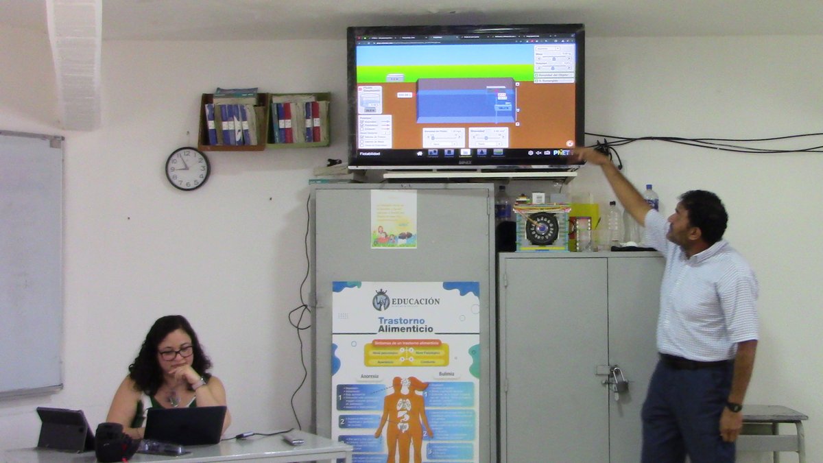 🇲🇽La Embajadora PhET en Latinoamérica, Diana López, visitó la Telesecundaria 15 Villa Insurgentes en México para impartir una Clase Demostrativa Interactiva. Combinó simulaciones y experimentos para explicar Física. ¡Los estudiantes aprendieron y compartieron!