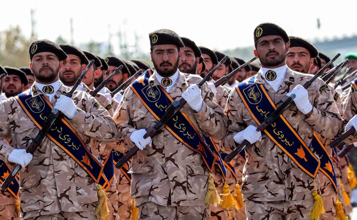 CerfiaFR's tweet photo. 🚨🇮🇷🇺🇸 FLASH | Les Gardiens de la Révolution en Iran menacent les États-Unis : "ils ne se sentiront plus en sécurité nulle part, même chez eux". https://t.co/IYIYMKE7px