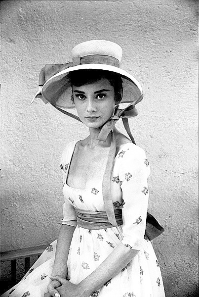 hepburnthinker's tweet photo. Audrey Hepburn photographed by Milton H. Greene on the set of War and Peace in 1955♡ https://t.co/HSY3YqKgYF