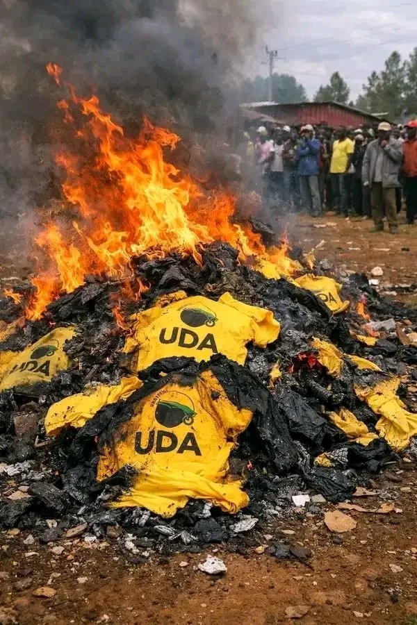 Realkangethe's tweet photo. BREAKING NEWS 

After West Mugirango MP Steve Mogaka’s meeting at Sironga, the people who attended removed the UDA T-shirts they had been given after receiving money. They gathered the T-shirts together and burned them

Not even one person went home wearing a UDA T-shirt https://t.co/wVQKTR3Rkv