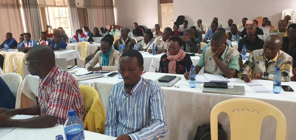 Merankabandi2's tweet image. Ledit atelier est organisé à l'endroit du personnel des ONGs membres des groupements ou consortia de mise en oeuvre des mesures d'accompagnement du @Merankabandi2 dans les secteurs de #Ngozi, #Cibitoke,  #Kayanza, #Muyinga, #Cankuzo