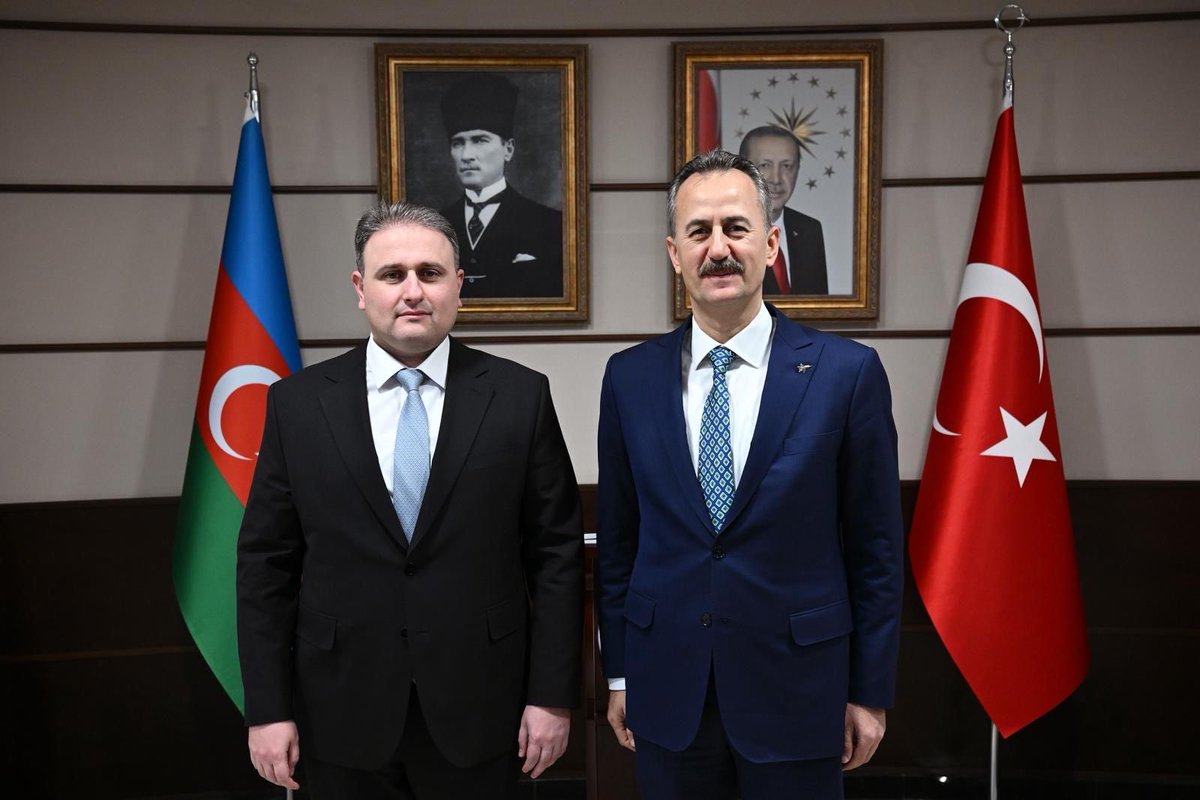 halukgorgun's tweet photo. 📍 Ankara 🇹🇷🤝🇦🇿

Azerbaycan Savunma Sanayii Bakanı Sayın Vugar Mustafayev ile bir araya geldik.

Görüşmemizde; Türkiye ve Azerbaycan arasındaki kardeşlik hukukuna dayanan savunma sanayii iş birliğini, mevcut ortak üretim projelerini ve önümüzdeki dönemde atmayı hedeflediğimiz stratejik adımları ele aldık.

“İki devlet, tek millet” şiarıyla yürüttüğümüz savunma sanayii iş birliği faaliyetleri; özellikle ortak üretim, teknoloji transferi ve kabiliyet geliştirme alanlarında her geçen gün daha da güçlenmektedir.

Nazik ziyaretleri ve yapıcı değerlendirmeleri için değerli kardeşim Sayın Mustafayev’e teşekkür ediyorum.

#MilliTeknolojiHamlesi #MilliYetkinlikHamlesi