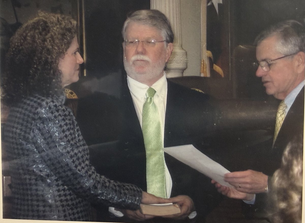 DonnaHowardTX's tweet photo. 20 years ago today, on Texas Independence Day, I was first sworn into the Texas House, beginning an unforgettable journey that I've cherished every day. 
Representing my hometown is the greatest honor of my life, and I'm immensely grateful. From the bottom of my heart, thank you! https://t.co/LILmfD45jj