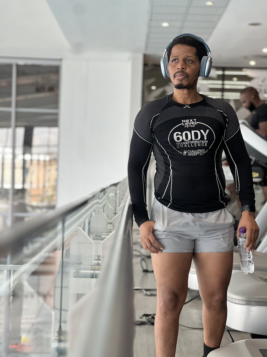 BaldwinDimeku's tweet photo. Week 14 | 1/4
#PullUp 4 sets: 8 rep
#InclineBenchPress 4 sets: 6 rep 60kg
#FlatBarbellBenchPress 4 sets: 6 rep 55kg
#OverheadPress 4 sets: 6 rep 50kg
#OneArmDumbbellRow 4 sets: 6 rep 34kg
#TricepsDips 4 sets: 8 rep
StrengthTraining 1 hr, 27 min
Tracked on @SetgraphApp https://t.co/7rodEt2Wpc