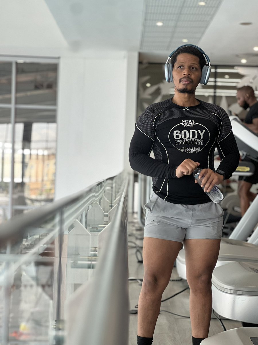 BaldwinDimeku's tweet photo. Week 14 | 1/4
#PullUp 4 sets: 8 rep
#InclineBenchPress 4 sets: 6 rep 60kg
#FlatBarbellBenchPress 4 sets: 6 rep 55kg
#OverheadPress 4 sets: 6 rep 50kg
#OneArmDumbbellRow 4 sets: 6 rep 34kg
#TricepsDips 4 sets: 8 rep
StrengthTraining 1 hr, 27 min
Tracked on @SetgraphApp https://t.co/7rodEt2Wpc