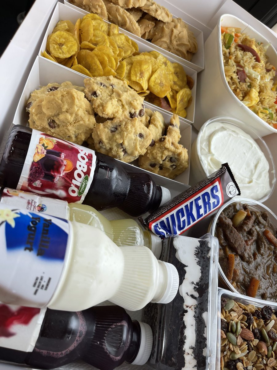 This month at a very unbeatable price
Send your loved ones  a marker for the milestones 
5” cake( 2 flavors,2 Layers)
Fried rice 
Meat sauce 
Greek yogurt 
Granola
Chocolate chip cookies 
Butter cookies 
Plantain chips 
chocolate
Fresh Juice
Fresh yogurt 
sobolo
Note card
Ghc615