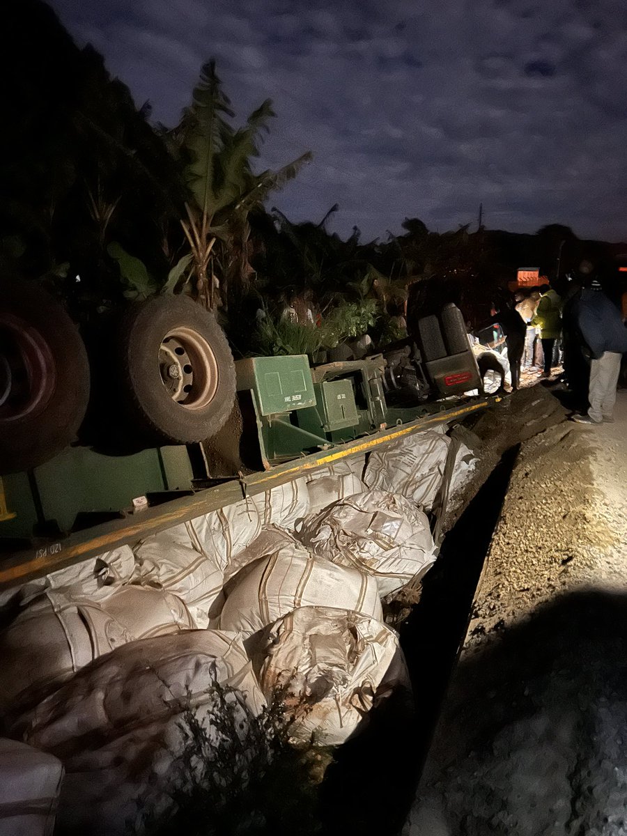BREAKING 
Rescue efforts ongoing to retrieve occupant(s) of cargo truck UBQ 863R that overturned moments ago at Kagobe just a few kilometers from Kiboga town. 

From the first responders on site, there was not yet any sign of life in the wreckage. Emergency medical teams and