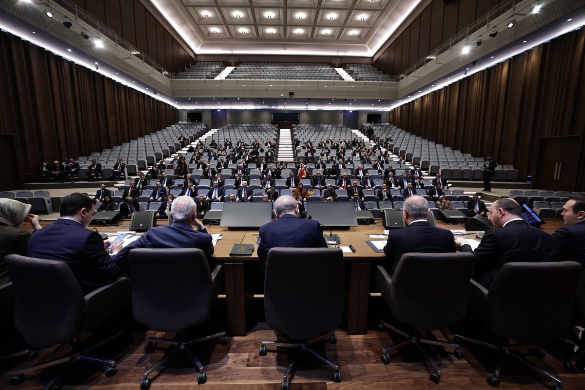 AK Parti MKYK Toplantımızı Cumhurbaşkanımız Sayın <a href="/RTErdogan/">Recep Tayyip Erdoğan</a>’ın riyasetinde gerçekleştirdik. 

Toplantımızın ardından; MKYK Üyelerimiz, Parti Kurullarımız ve teşkilatımız ile iftar sofrasında bir araya gelerek kardeşliğimizi pekiştirdik.🌙

Ortak akıl ve istişare zemininde