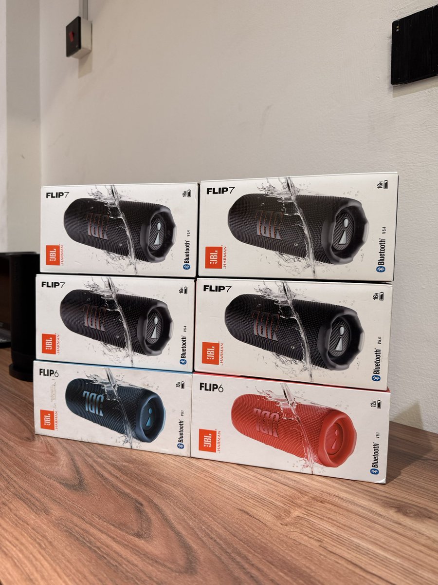 the_connect_gh's tweet photo. JBL Speaker Clearance 🔊

Flip 7 now GHS 1,399
Flip 6 now GHS 1,199

Powerful bass. Waterproof. Built for vibes. https://t.co/44Ihxef014