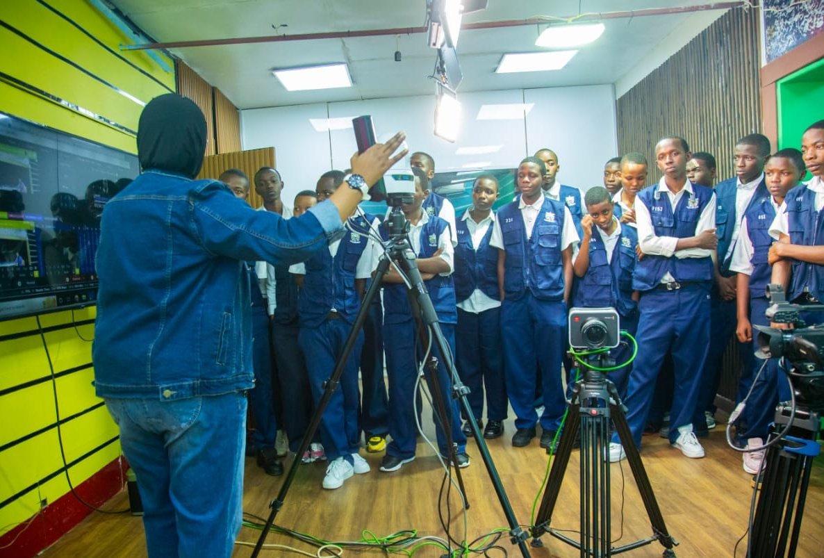 gitisitss's tweet photo. Level 3 Multimedia Production students visited BTN TV and B+TV, gaining real-world experience in @Broadcasting and @MediaProduction. A powerful step toward becoming future media professionals💯 #HandsOnLearning Lights, camera, learning! @koimillgaya1
@ImutakaraIwacu https://t.co/dzGXSd1mI2