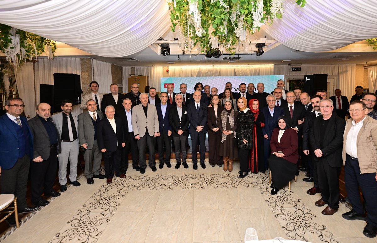 Vuslat Platformu Başkanı ve Cumhurbaşkanı Danışmanımız Sayın Hamza Cebeci Beyefendi’nin nazik davetiyle gerçekleşen iftar programına katılım sağladık.

Fikir ve gönül dünyamıza katkı sunan, alanında değerli birçok isimle bir araya gelerek istişare etme fırsatı bulduğumuz bu