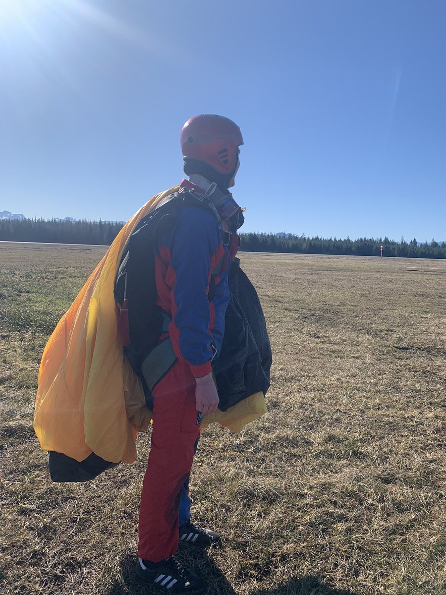 nolanquit's tweet photo. jumped out the battle bus https://t.co/UqrbttwAsN