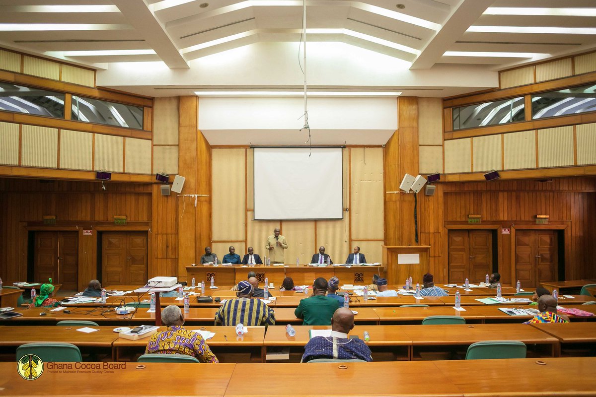 ghcocobod's tweet photo. Dr Randy Abbey, Chief Executive of the Ghana Cocoa Board, together with top management, engaged the Council of State to deliberate on key policies and strategic reforms to secure the long-term sustainability of Ghana’s cocoa sector. #CocoaReforms https://t.co/ccxsyWI6uU