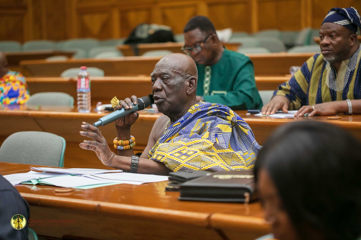 ghcocobod's tweet photo. Dr Randy Abbey, Chief Executive of the Ghana Cocoa Board, together with top management, engaged the Council of State to deliberate on key policies and strategic reforms to secure the long-term sustainability of Ghana’s cocoa sector. #CocoaReforms https://t.co/ccxsyWI6uU