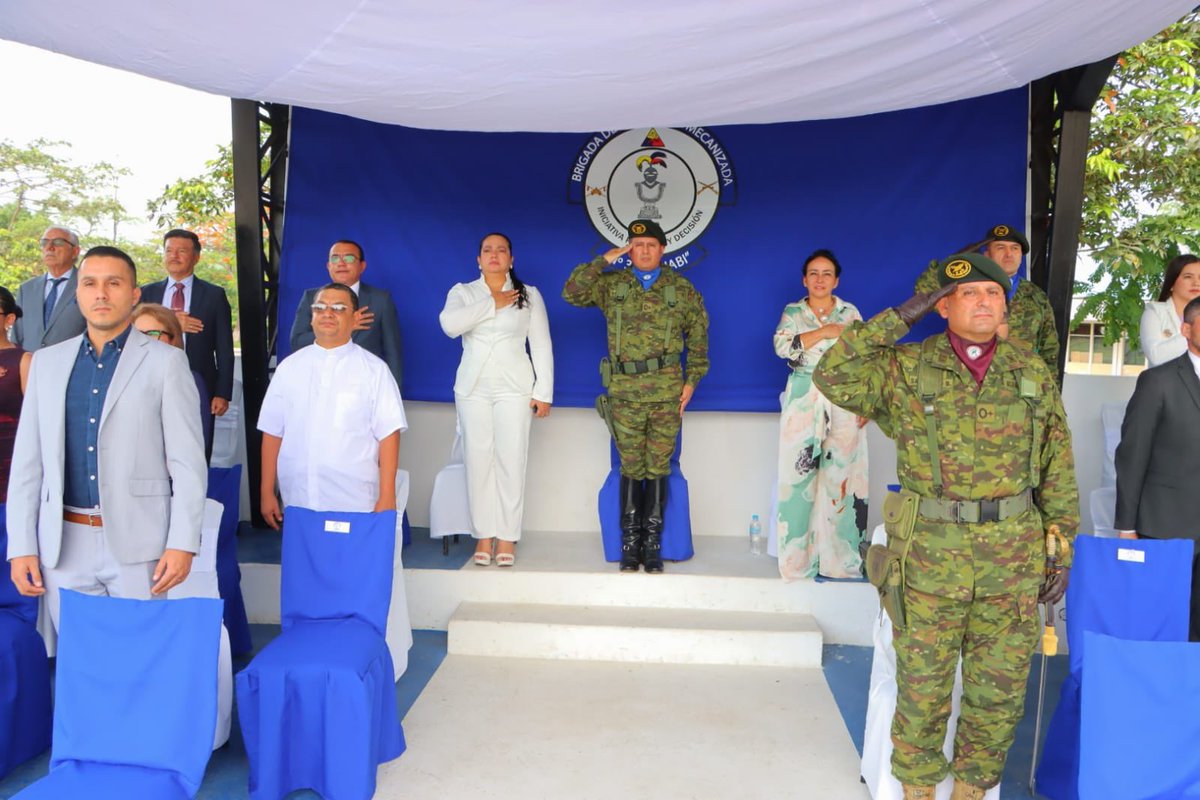 En conmemoración del Día del Ejército Ecuatoriano y los 197 años de la gloriosa Batalla de Tarqui, la gobernadora de Manabí, Aurora Valle, estuvo presente en la solemne Ceremonia Militar.