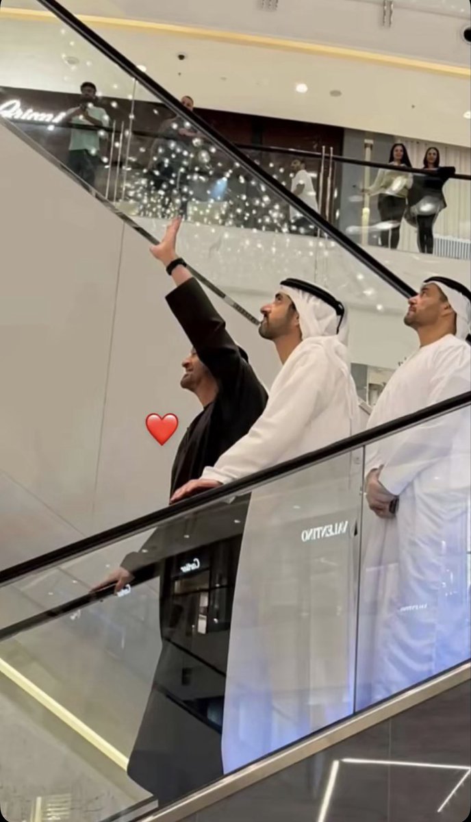 Imran_2020_'s tweet photo. والله الكل سعيد بشوفتك مواطنين و مقيمين يا بوخالد 🤍 https://t.co/BBfGEW1vFU