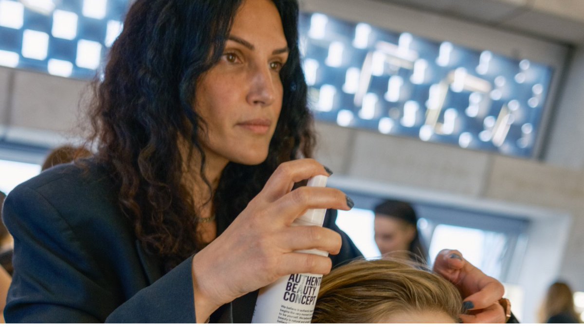 salon_business's tweet image. At #LondonFashionWeek AW26, Authentic Beauty Concept partnered with Global Creative Advocate Anna Cofone to create distinctive, high-fashion hair: salonbusiness.co.uk/lfw-aw26-authe…