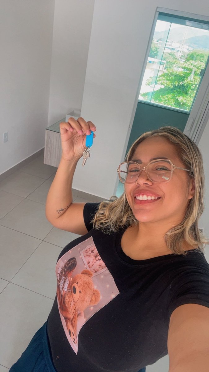 “A tua fidelidade, ó Deus, chega até o céu. Tu tens feito grandes coisas, e não há ninguém igual a ti.”
Salmos 71:19