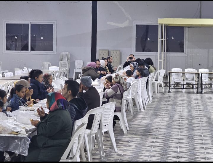 🌙 “Her Yardım Mutluluğa Bir Adım” projesi kapsamında, depremde anne-babasını kaybetmiş çocuklara alışveriş kartları dağıtıldı; öğretmenleriyle birlikte iftar programı düzenlendi, dualar edildi. Programa Kumlu İlçe Millî Eğitim Müdürü V. Sn. Ahmet AKAR da katıldı.
#KumluMEM 🌙