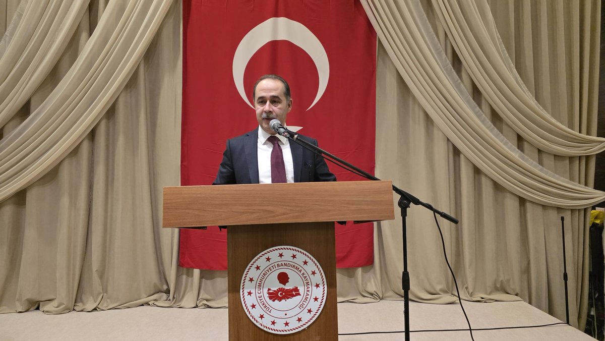 Bnd_Kaymakamlik's tweet photo. Kaymakamımız @engin_aksakal, Kaymakamlığımız ev sahipliğinde düzenlenen iftar yemeğinde şehit yakınları ve gazilerimizle bir araya gelerek Ramazan ayının bereketini paylaştı.

Tüm şehit ve gazilerimizi, saygı ve minnetle yad ediyoruz. 🇹🇷🇹🇷🇹🇷 https://t.co/22vD8TDo0h