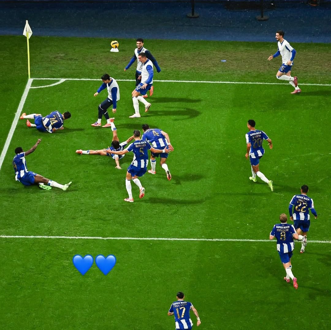 dragaoinsight's tweet photo. A Liga adiou os jogos do Sporting e do Braga na 26ª jornada por estarem nas competições europeias

Entretanto o FC Porto joga a 15/3 em casa, frente ao Moreirense, no meio de duas batalhas europeias contra o Stuttgart

Seguimos juntos
Seremos. Contra tudo e contra todos. 💙 https://t.co/KLo59ahToq