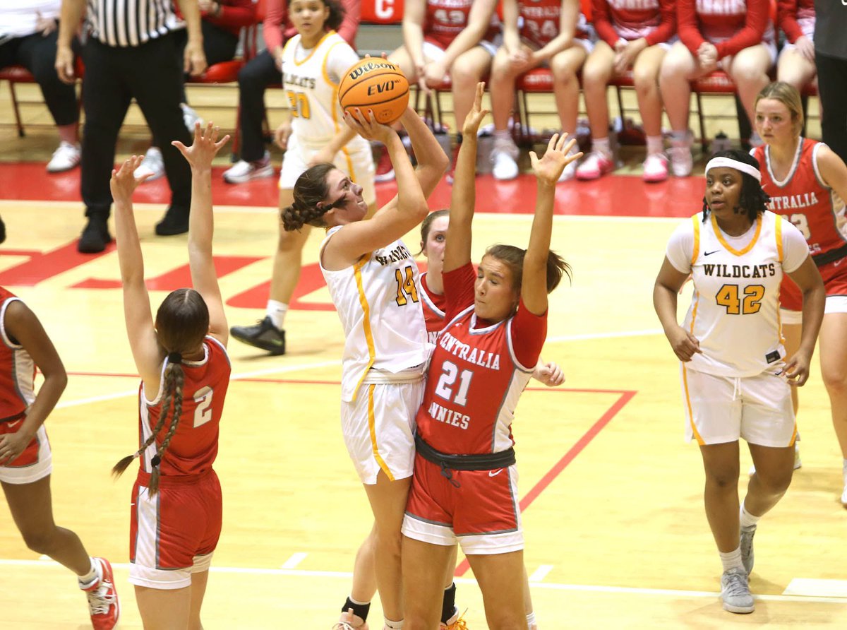 MarionWildcats's tweet photo. Monster sophomore season for Carleigh Midgett! @STLhssports @section618 @RRSportsCentral @areasports @1035ESPN https://t.co/oVmT0oryCq