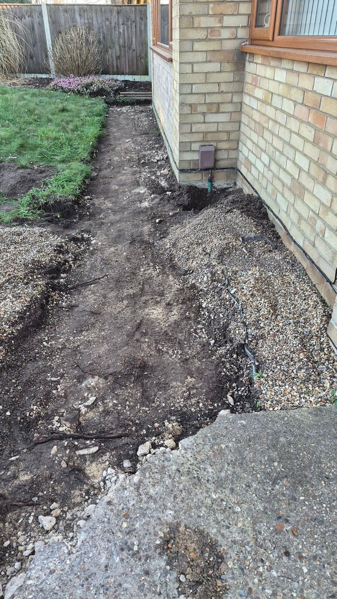 john_lanzone's tweet photo. Having my driveway done whilst away.....I'll leave the boss to make the workers bacon sarnies. https://t.co/TpvlABD1XL