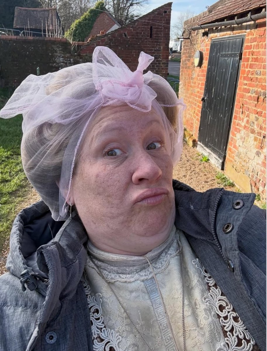 Lady Button is back!!

📸 Martha Howe-Douglas via Instagram