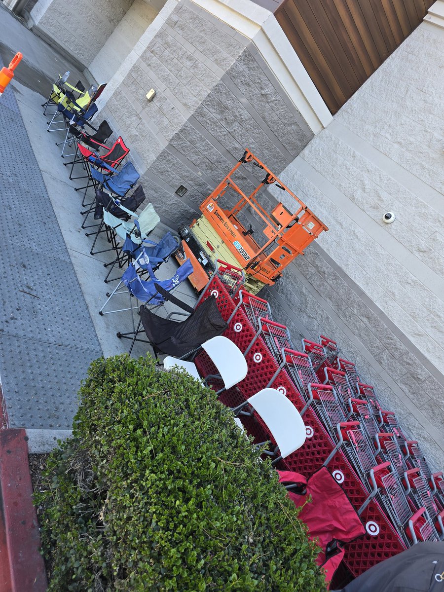 AverageCho tweet media