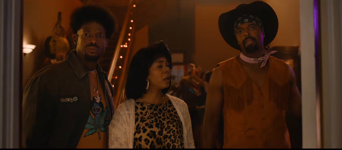 AllThingsFilm00's tweet photo. Did you see the SINNERS reference in SCARY MOVIE 6 trailer?

“We heard tale of a Halloween party. We're here to drink, play bad music, do some half-gay shit.” https://t.co/tbKrQTNSFF