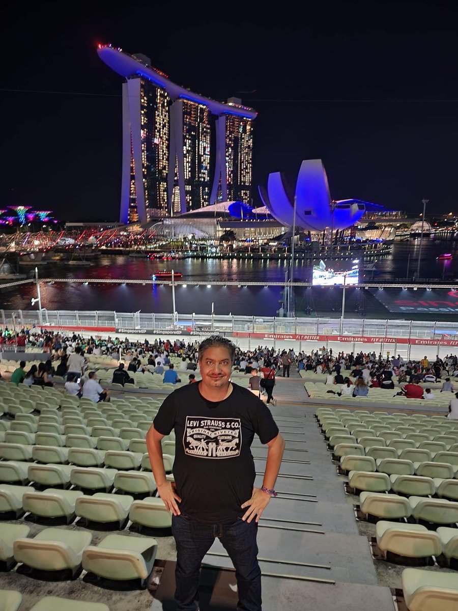 ** أسرع انترنت أنا شفته في حياتي كان وانا عايش في سنغافورة 🇸🇬، إذا كان في البيت أو وانت بتستخدم الموبايل وانت ماشي في الشارع او في اي مبنى جوة البلد أو حتى في المترو تحت الأرض، السرعة كانت عالية لدرجة أنك تطلع فيديو  في ولا حاجة وتتفرج على القنوات و انت بتعمل داونلود لفيديو تاني