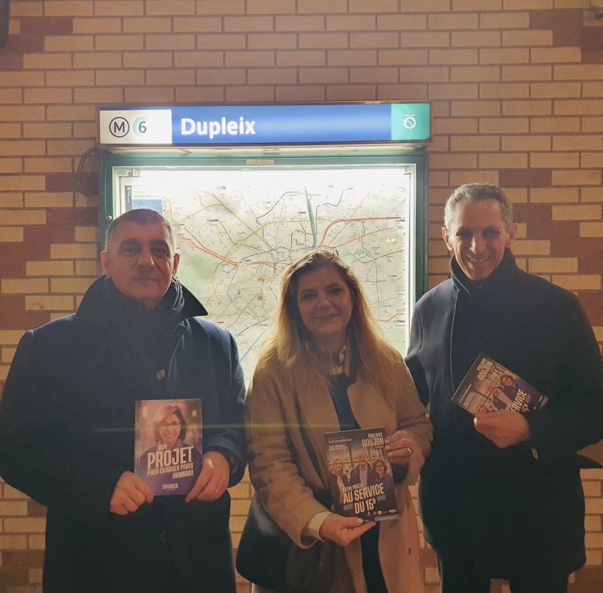 Laurent_RACAPE's tweet photo. 📍#Paris15 : métro Dupleix.
Le seul vote pour l’alternance à #Paris c’est @datirachida 🚀
Pour le 15ème on vote @Philippe_Goujon 
@PourDati2026 #Rachidadati #Dati2026 https://t.co/LBVUlvThz6